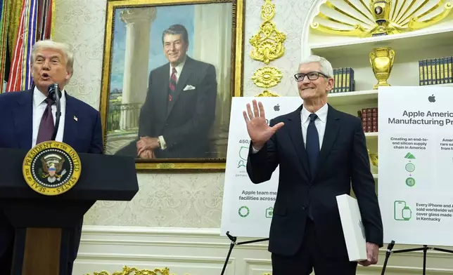 President Donald Trump introduces Apple CEO Tim Cook in the Oval Office, Wednesday, Aug. 6, 2025, in Washington. (AP Photo/Alex Brandon)