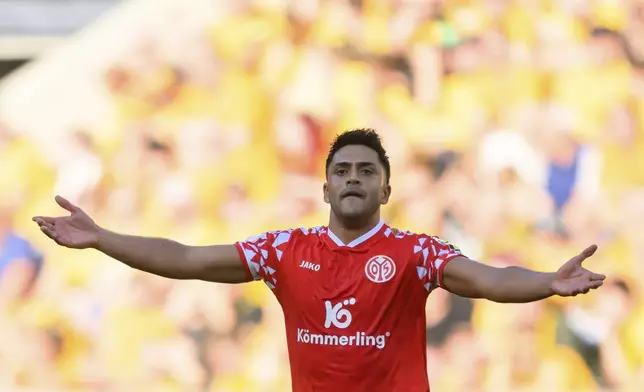 Mainz' Nadiem Amiri celebrates after scoring the opening goal during the German soccer cup first round match between Dynamo Dresden and FSV Mainz 05 in Dresden, Germany, Monday, Aug. 18, 2025. (Robert Michael/dpa via AP)