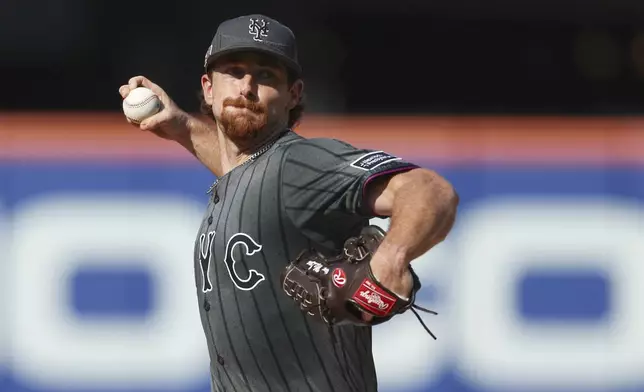 New York Mets pitcher Nolan McLean throws during the second inning of a baseball game against the Seattle Mariners, Saturday, Aug. 16, 2025, in New York. (AP Photo/Heather Khalifa)