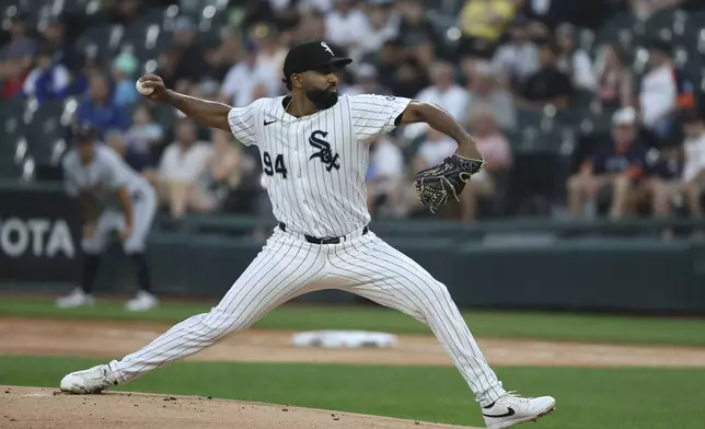 Chicago White Sox starting pitcher Yoendrys Gomez throws during the first inning of a baseball game against the Detroit Tigers, Tuesday, Aug. 12, 2025 in Chicago. (AP Photo/Talia Sprague)