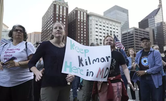 People attend a protest rally at the Immigration and Customs Enforcement field office in Baltimore, Monday, Aug. 25, 2025, to support Kilmar Abrego Garciab. (AP Photo/Stephanie Scarbrough)
