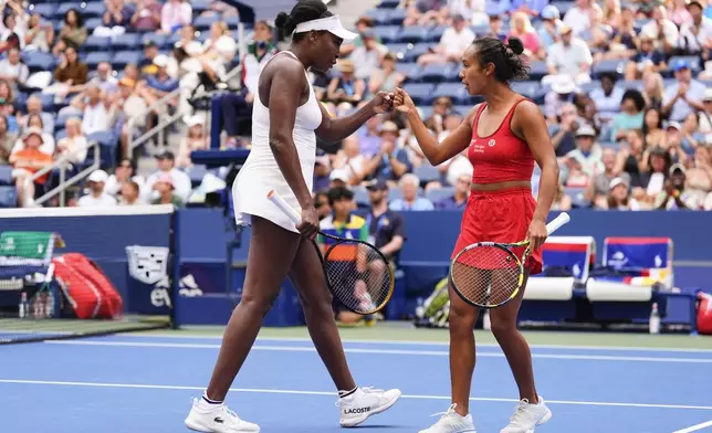 Venus Williams, of the United States, left, and Leylah Fernandez, of Canada, talk on the court during a first round women's doubles match against Lyudmyla Kichenok, of the Czech Republic and Ellen Perez, of Australia, during the U.S. Open tennis championships, Thursday, Aug. 28, 2025, in New York. (AP Photo/Yuki Iwamura)