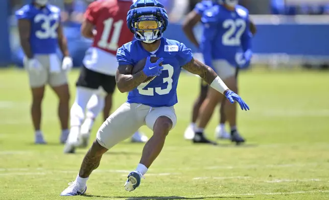Los Angeles Rams running back Kyren Williams runs the ball during an NFL football practice Saturday, July 26, 2025, in Los Angeles, Calif. (AP Photo/Jayne Kamin-Oncea)