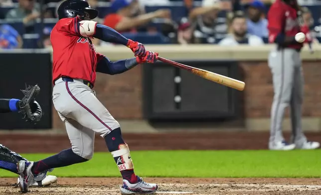 Atlanta Braves' Ozzie Albies (1) hits a RBI single during the sixth inning of a baseball game against the New York Mets, Thursday, Aug. 14, 2025, in New York. (AP Photo/Yuki Iwamura)