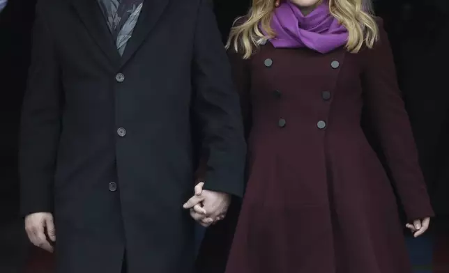 FILE - Kelly Clarkson arrives with Brandon Blackstock for the ceremonial swearing-in of President Barack Obama at the U.S. Capitol during the 57th Presidential Inauguration in Washington on Jan. 21, 2013. (AP Photo/Pablo Martinez Monsivais, File)