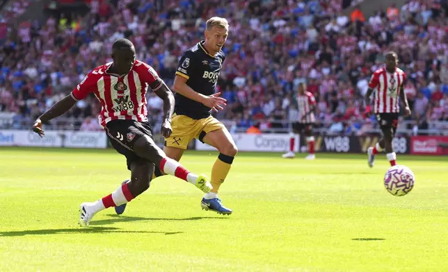 Sunderland's Habib Diarra, left, attempts a shot towards goal during the English Premier League soccer match between AFC Sunderland and West Ham United in Sunderland, England, Saturday, Aug. 16, 2025. (Owen Humphreys/PA via AP)