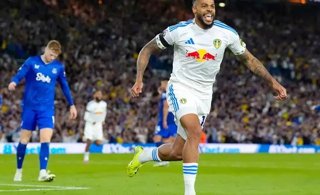 Leeds United's Lukas Nmecha celebrates scoring their side's first goal of the game from a penalty during the English Premier League soccer match between Leeds United and Everton at Elland Road, in Leeds, England, Monday, Aug. 18, 2025. (Danny Lawson/PA via AP)