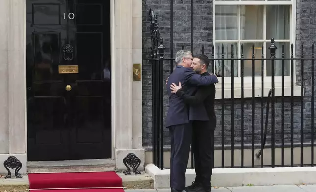 Britain's Prime Minister Keir Starmer, left, welcomes Ukraine's President Volodymyr Zelenskyy to Downing Street in London, Thursday, Aug. 14, 2025. (AP Photo/Kirsty Wigglesworth)