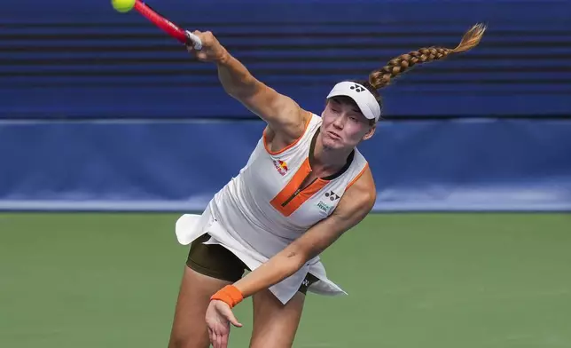 Elena Rybakina, of Kazakhstan, returns a shot to Emma Raducanu, of Great Britain, during the third round of the U.S. Open tennis championships, Friday, Aug. 29, 2025, in New York. (AP Photo/Kirsty Wigglesworth)