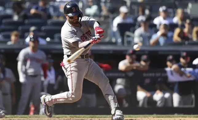 Boston Red Sox's Carlos Narváez hits a two-run home run leading David Hamilton to score during the ninth inning of a baseball game against the New York Yankees, Saturday, Aug. 23, 2025, in New York. (AP Photo/Pamela Smith)