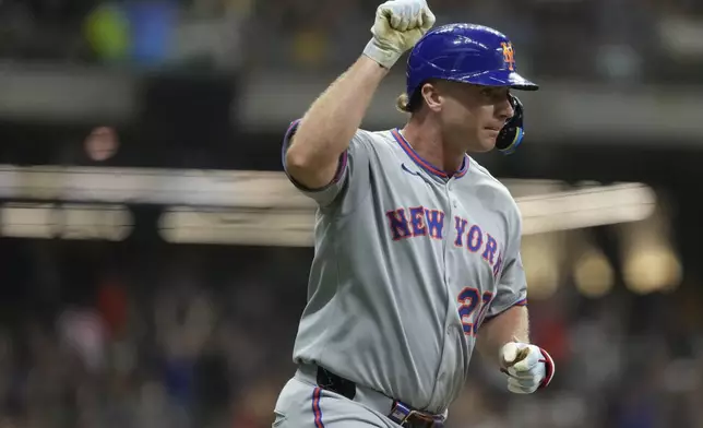 New York Mets' Pete Alonso gestures as he rounds the bases after hitting a solo home run during the second inning of a baseball game against the Milwaukee Brewers, Saturday, Aug. 9, 2025, in Milwaukee. (AP Photo/Aaron Gash)