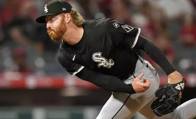 Chicago White Sox relief pitcher Steven Wilson throws to the plate during the ninth inning of a baseball game against the Los Angeles Angels, Friday, Aug. 1, 2025, in Anaheim, Calif. (AP Photo/Mark J. Terrill)