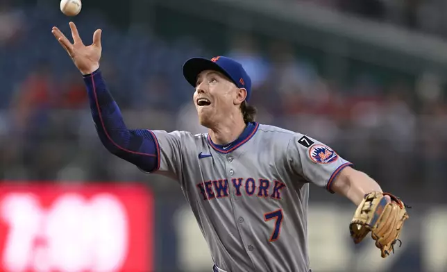 New York Mets third baseman Brett Baty fields the ball in time to throw out Washington Nationals first baseman Josh Bell at first base during the second inning of a baseball game Tuesday, Aug. 19, 2025, in Washington. (AP Photo/John McDonnell)