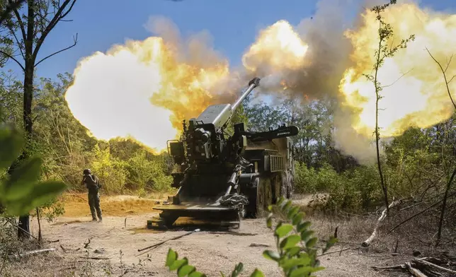 Ukrainian servicemen of the 44th artillery brigade fire a 2s22 Bohdana self-propelled howitzer towards Russian positions at the frontline in the Zaporizhzhia region, Ukraine, Wednesday, Aug. 20, 2025. (AP Photo/Danylo Antoniuk)