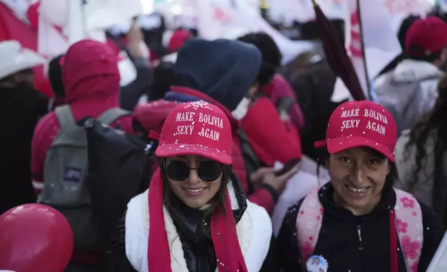 Supporters of presidential candidate Jorge "Tuto" Quiroga attend his closing campaign rally in La Paz, Bolivia, Wednesday, Aug. 13, 2025. (AP Photo/Natacha Pisarenko)