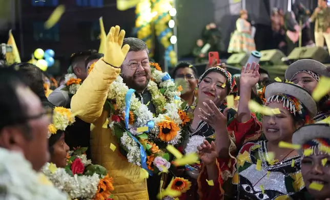 Presidential candidate Samuel Doria Medina waves during a closing campaign rally in El Alto, Bolivia, Wednesday, Aug. 13, 2025. (AP Photo/Juan Karita)