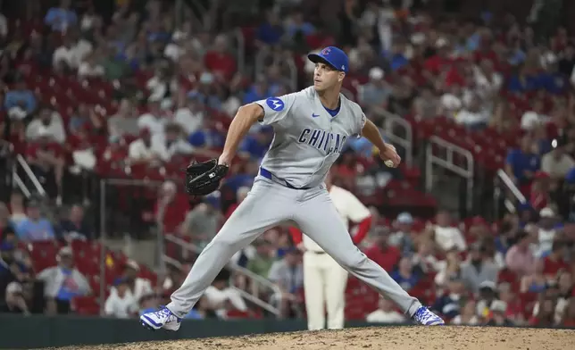 Chicago Cubs relief pitcher Taylor Rogers throws during the eighth inning of a baseball game against the St. Louis Cardinals Saturday, Aug. 9, 2025, in St. Louis. (AP Photo/Jeff Roberson)