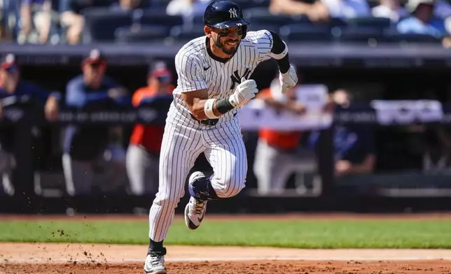 New York Yankees' José Caballero runs after hitting a sacrifice bunt during the sixth inning of a baseball game against the Houston Astros, Saturday, Aug. 9, 2025, in New York. (AP Photo/Yuki Iwamura)