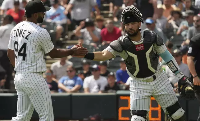 Chicago White Sox starting pitcher Yoendrys Gómez, left, is congratulated by catcher Edgar Quero as he walks to the dugout during the first inning of a baseball game against the Minnesota Twins in Chicago, Sunday, Aug. 24, 2025. (AP Photo/Nam Y. Huh)