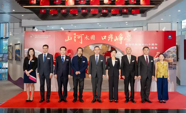 Immigration Department holds oil painting exhibition commemorating 80th anniversary of victory in War of Resistance  Source: HKSAR Government Press Releases
