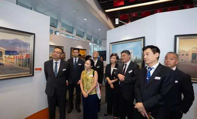 Immigration Department holds oil painting exhibition commemorating 80th anniversary of victory in War of Resistance  Source: HKSAR Government Press Releases