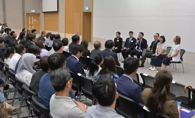 Home and Youth Affairs Bureau holds sharing session on district governance  Source: HKSAR Government Press Releases