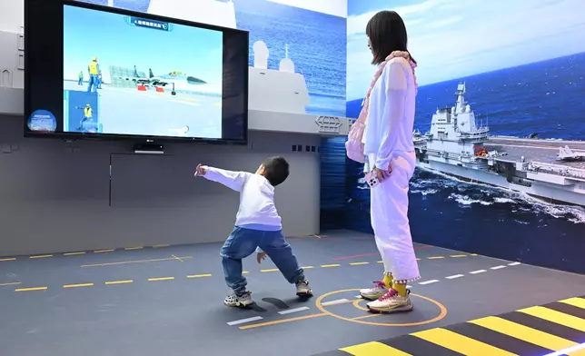 Hong Kong Science Museum's exhibition on aerospace, aviation and navigation welcomes its 100 000th visitor  Source: HKSAR Government Press Releases