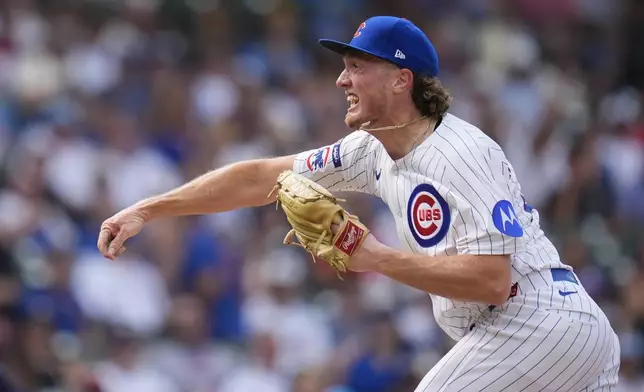 Chicago Cubs pitcher Gavin Hollowell throws against the Milwaukee Brewers during the eighth inning of the first baseball game of a split doubleheader Monday, Aug. 18, 2025, in Chicago. (AP Photo/Erin Hooley)