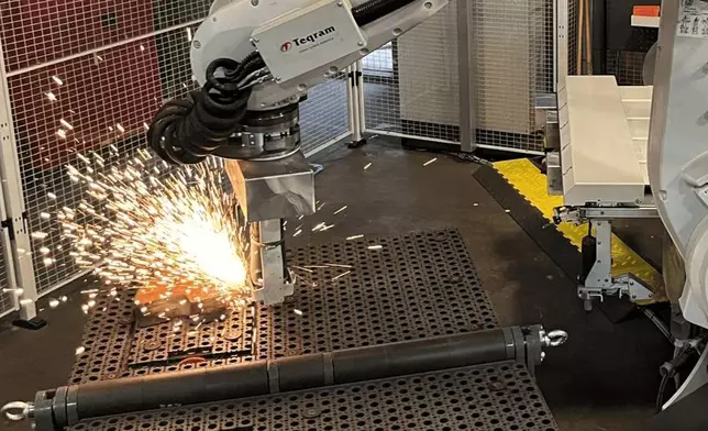 Edge breaking and grinding without programming: Teqram’s EasyGrinder improves part quality while reducing manual labor.