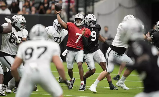 Las Vegas Raiders quarterback Geno Smith (7) throws at the team's NFL football training camp Saturday, Aug. 2, 2025, in Las Vegas. (AP Photo/John Locher)