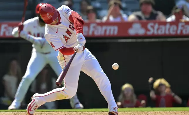 Los Angeles Angels' Taylor Ward hits a three-run walkoff home run during the ninth inning of a baseball game against the Chicago White Sox, Sunday, Aug. 3, 2025, in Anaheim, Calif. (AP Photo/Jayne Kamin-Oncea)