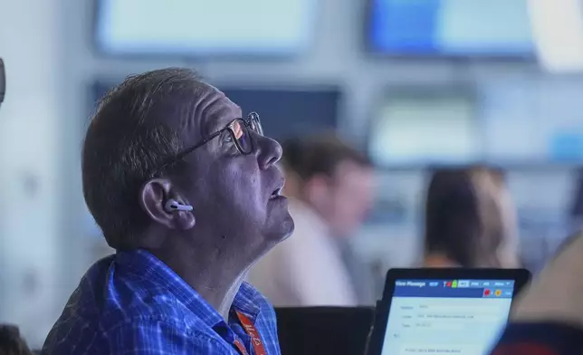 Trader Richard Cohen works on the floor of the New York Stock Exchange, Monday, Aug. 18, 2025. (AP Photo/Richard Drew)