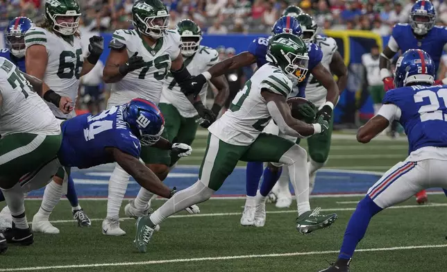 New York Jets running back Breece Hall (20) carries the ball against the New York Giants during the first quarter of an NFL football game, Saturday, Aug. 16, 2025, in East Rutherford, N.J. (AP Photo/Pamela Smith)