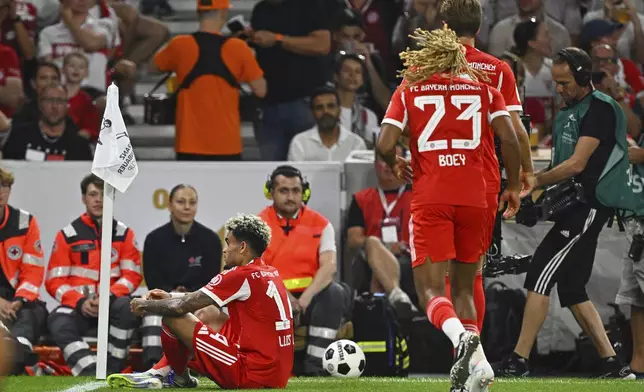 Bayern's Luis Díaz, left, celebrates after scoring a goal during the German Supercup final soccer match between VfB Stuttgart and Bayern Munich in Stuttgart, Germany, Saturday, Aug. 16, 2025. (Tom Weller/dpa via AP)