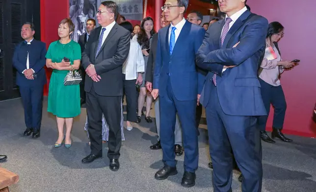 Chan Kwok-ki, HKSAR Government Chief Secretary for Administration; Ann Kung, Steward of The Hong Kong Jockey Club, and other guests tour “The Hong Kong Jockey Club Series: United in Arms, Standing for Peace – 80th Anniversary of Chinese Victory in the War of Resistance Exhibition”.