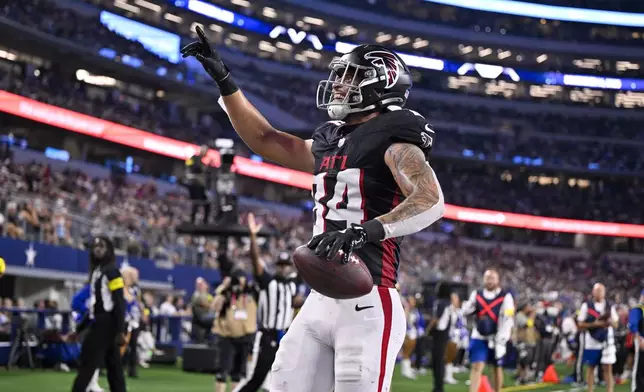 Atlanta Falcons tight end Feleipe Franks reacts after catching a touchdown pass from quarterback Easton Stick against the Dallas Cowboys during the first half of a preseason NFL football game Friday, Aug. 22, 2025, in Arlington, Texas. (AP Photo/Jerome Miron)