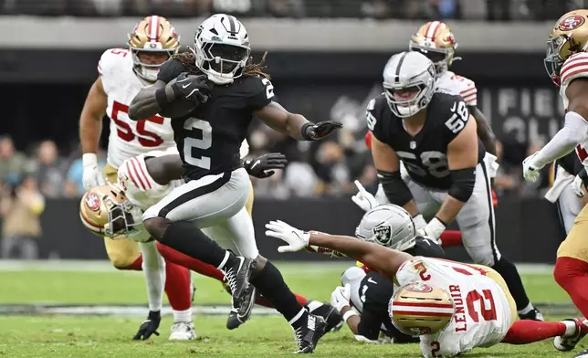Las Vegas Raiders running back Ashton Jeanty (2) carries during the first half of a preseason NFL football game against the San Francisco 49ers, Saturday, Aug. 16, 2025, in Las Vegas. (AP Photo/David Becker)