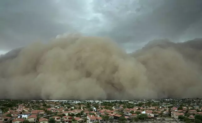 A giant dust storm approaches the Phoenix metro area as a monsoon storm pushes the dust into the air, Monday, Aug. 25, 2025, in Phoenix. (AP Photo/Ross D. Franklin)