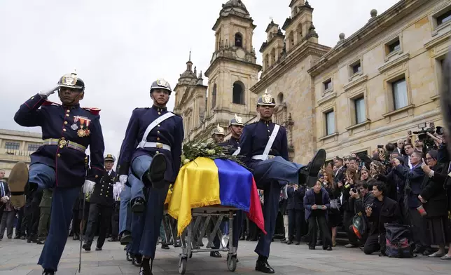 Soldiers carry the coffin of presidential hopeful and opposition Sen. Miguel Uribe, who died from wounds suffered when he was shot at a political rally, after a funeral service at the cathedral in Bogota, Colombia, Wednesday, Aug. 13, 2025. (AP Photo/Fernando Vergara)