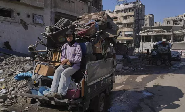 Displaced Palestinians fleeing northern Gaza Strip move with their belongings on a street in Gaza City, Thursday, Aug. 28, 2025. (AP Photo/Abdel Kareem Hana)