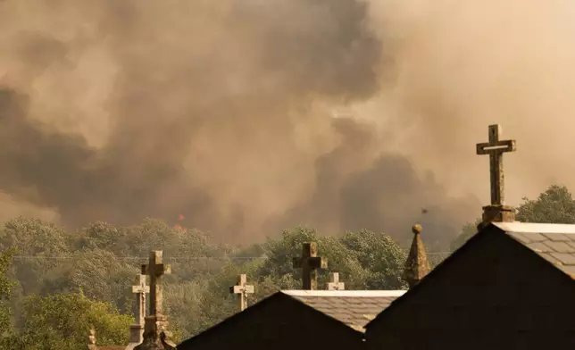 Plumes of smoke rise during a wildfire in Santa Baia De Montes, northwestern Spain, Thursday, Aug. 14, 2025. (AP Photo/Lalo R. Villar)