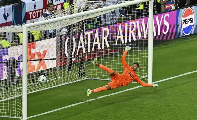 Tottenham's goalkeeper Guglielmo Vicario fails to save a penalty kick by PSG's Kang-in Lee during the UEFA Super Cup soccer match between Paris Saint-Germain and Tottenham Hotspur in Udine, Italy, Thursday, Aug. 14, 2025. (AP Photo/Denes Erdos)