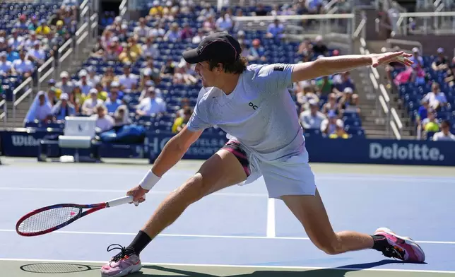 Joao Fonseca, of Brazil, returns a shot to Miomir Kecmanovic, of Serbia, during the first round of the US Open tennis championships, Monday, Aug. 25, 2025, in New York. (AP Photo/Yuki Iwamura)