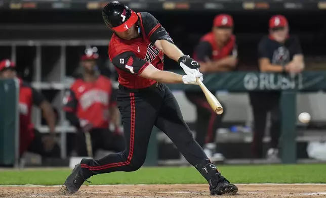 Chicago White Sox's Curtis Mead (29) hits a two-run single during the sixth inning of a baseball game against the Cleveland Guardians, Friday, Aug. 8, 2025, in Chicago. (AP Photo/Erin Hooley)