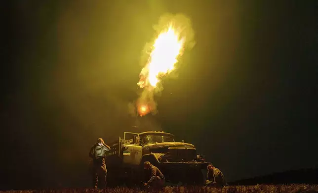 Ukrainian soldiers from air-defence unit of 59th brigade fire at Russian strike drones in Dnipropetrovsk region, Ukraine, Sunday, Aug. 10, 2025. (AP Photo/Evgeniy Maloletka)