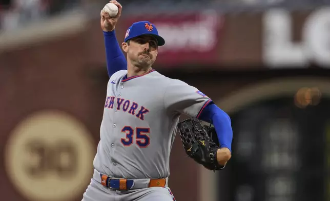 New York Mets' Clay Holmes pitches to a San Francisco Giants batter during the first inning of a baseball game Friday, July 25, 2025, in San Francisco. (AP Photo/Godofredo A. Vásquez)