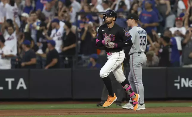 New York Mets' Brandon Nimmo, left, runs the bases after hitting a three-run home run which also scored Pete Alonso and Mark Vientos during the first inning of a baseball game against the Miami Marlins, Friday, Aug. 29, 2025, in New York. (AP Photo/Pamela Smith)
