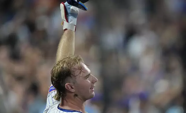 New York Mets' Pete Alonso gestures to the crowd after hitting a two-run home run during the third inning of a baseball game against the Atlanta Braves Tuesday, Aug. 12, 2025, in New York. (AP Photo/Frank Franklin II)