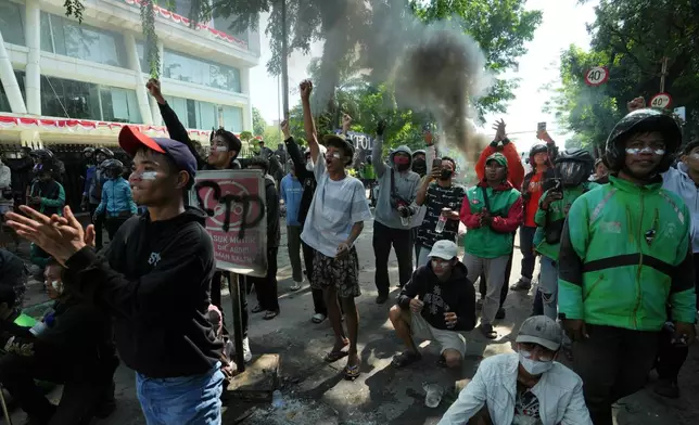 People shout slogans during a protest following the death of a ride-hailing driver who was run over by a police armored car in Thursday's rally against lavish allowances given to parliament members, in Jakarta, Indonesia, Friday, Aug. 29, 2025. (AP Photo/Achmad Ibrahim)