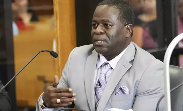 Carlos Robinson, father of Sade Carleen Robinson gives a victim impact statement on Friday, Aug. 1, 2025 in Milwaukee County Court at the sentencing of Maxwell Anderson on Friday, Aug. 1 2025 in Milwaukee. (Angela Peterson /Milwaukee Journal-Sentinel via AP, Pool)